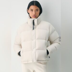 Aritzia Super Puff Shorty CliMATTE in Matte Pearl